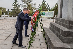 В Китае прошла церемония возложения венков и цветов, посвященная памяти советских воинов В Китае прошла церемония возложения венков и цветов, посвященная памяти советских воинов