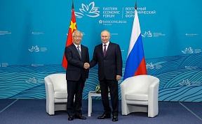 Встреча Президента России Владимира Путина с заместителем Премьера Госсовета КНР Чжан Гоцином "на полях" ВЭФ Встреча Президента России Владимира Путина с заместителем Премьера Госсовета КНР Чжан Гоцином "на полях" ВЭФ