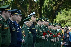 В городе Ухань прошла церемония возложения венка и цветов в память о советских летчиках-добровольцах, погибших в 1938-1941 гг.