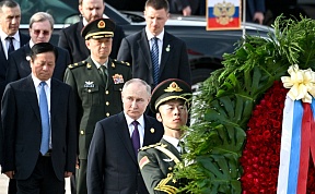 Возложение венка к памятнику Народным героям Возложение венка к памятнику Народным героям