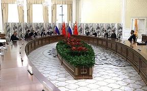 Встреча Президента России Владимира Путина с Председателем КНР Си Цзиньпином Встреча Президента России Владимира Путина с Председателем КНР Си Цзиньпином